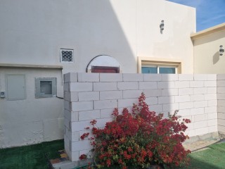 2 bedspace for ladies in lovely studio near Private al bateen Airport Abu dhabi.