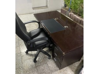 Office chair + table